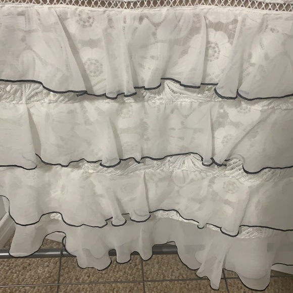 Cute lace cover dress with frills - Picture 4 of 7